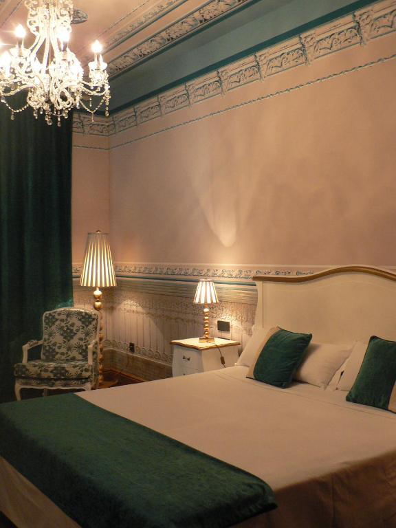 Hotel Real Cinco Linajes 4*